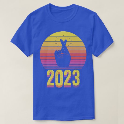 Happy New Year 2023 Fingers Crossed 2023 Retro Vin Tシャツ (デザイン正面)