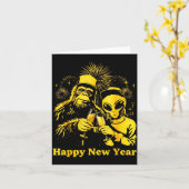 Happy New Year 2026 Bigfoot Alien Lovers New Years カード (黄色い花)