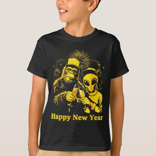 Happy New Year 2026 Bigfoot Alien Lovers New Years Tシャツ (正面)