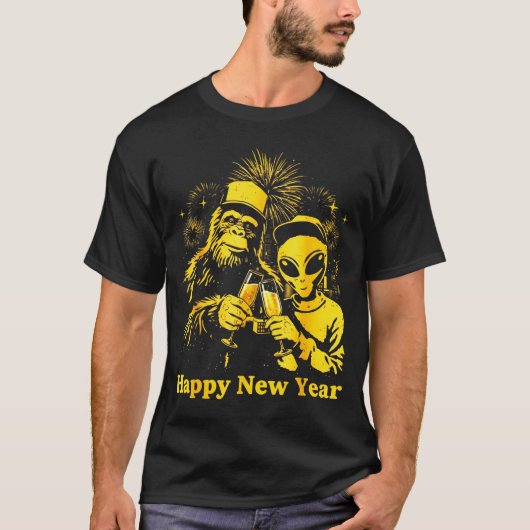 Happy New Year 2026 Bigfoot Alien Lovers New Years Tシャツ (正面)