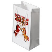 Happy New Year 2026 – Celebrating Horses with Cham スモールペーパーバッグ (裏面アングル)