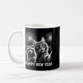 Happy New Year 2026 Cute Cat Raccoon Celebration コーヒーマグカップ (左)