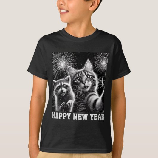 Happy New Year 2026 Cute Cat Raccoon Celebration Tシャツ (正面)