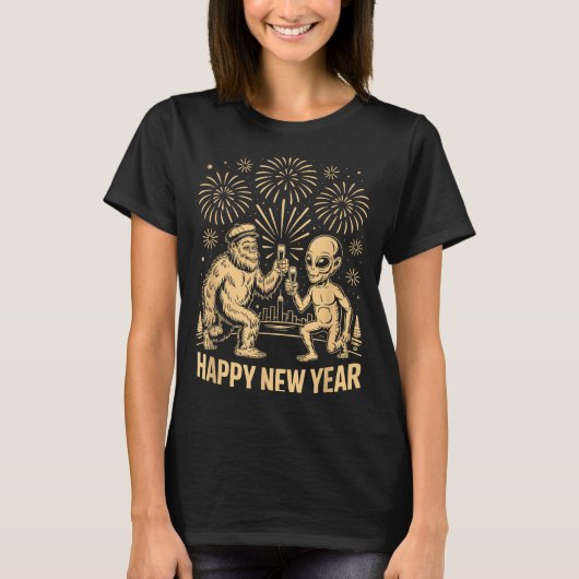 Happy New Year 2026 Funny Bigfoot And Alien Lovers Tシャツ (正面)