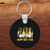 Happy New Year 2026 Gnomes Drinking Champagne New  キーホルダー (正面)