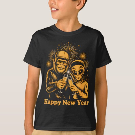 Happy New Year Bigfoot And Alien Sasquatch Firewor Tシャツ (正面)