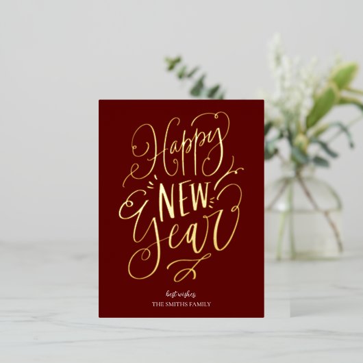Happy New Year Red金ゴールドスクリプトモダン非写真 箔シーズンポストカード (立ち正面)