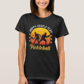 Happy People Play Pickleball funny pickleball Tシャツ (正面)
