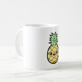 Happy Pineapple – Cute Kawaii Illustration コーヒーマグカップ (正面左)