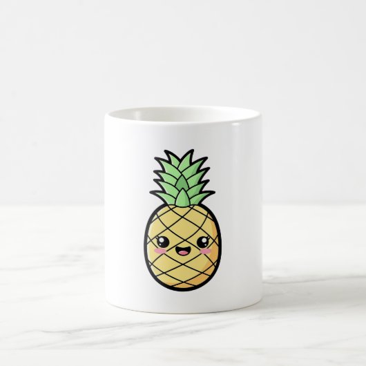 Happy Pineapple – Cute Kawaii Illustration コーヒーマグカップ (中央)