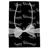 Happy Retirement bow on black ミディアムペーパーバッグ (正面)