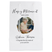 Happy retirement year name circle photo retired ミディアムペーパーバッグ (裏面)