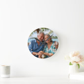 Happy Senior Couple Beach Vacation Decor ラウンド壁時計 (ホーム)