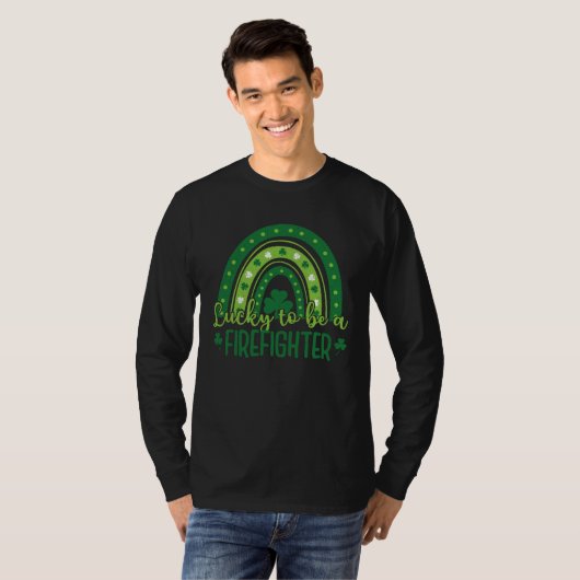 Happy St Patrick Day   Lucky to be a Firefighter Tシャツ (正面フル)