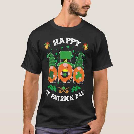 Happy St Patrick's Day 2023 Three Gnomes Shamrock  Tシャツ (正面)