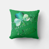 "Happy St. Patrick's Day" Hand-書 W/Shamrock クッション (正面)