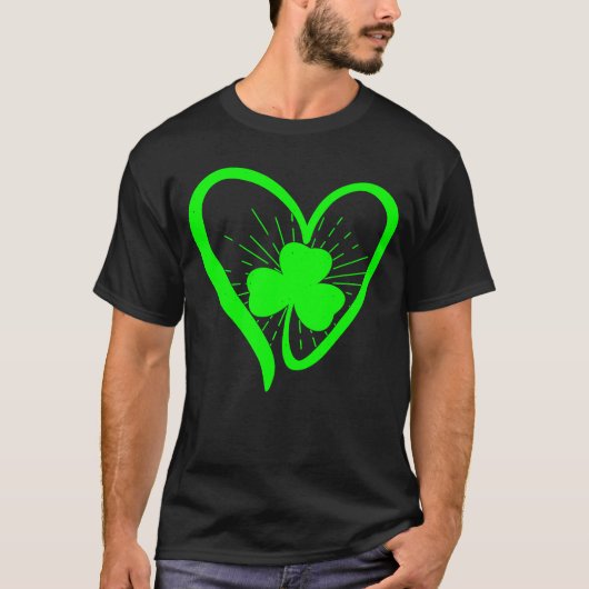 Happy St Patrick's Day Irish Shamrock Heart Family Tシャツ (正面)