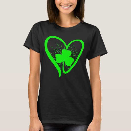 Happy St Patrick's Day Irish Shamrock Heart Family Tシャツ (正面)