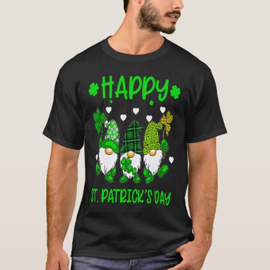 Happy St Patrick's Day Three Gnome Irish Shamrock Tシャツ (正面)