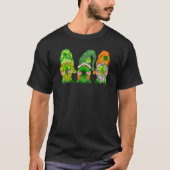 Happy St Patrick's Day Three Gnomes Shamrock Tシャツ (正面)