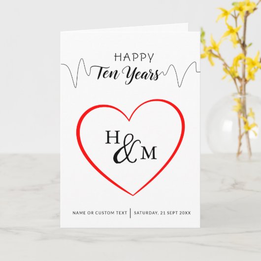 Happy Ten Years Elegant Monogram Heart Anniversary カード (黄色い花)