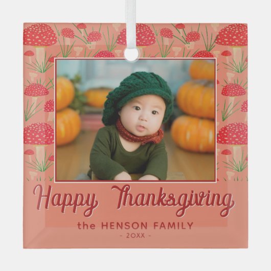 Happy Thanksgiving赤いキノコ秋写真 ガラスオーナメント (正面)