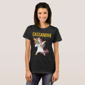 Happy Unicorn – カサンドラ名 Tシャツ (正面フル)