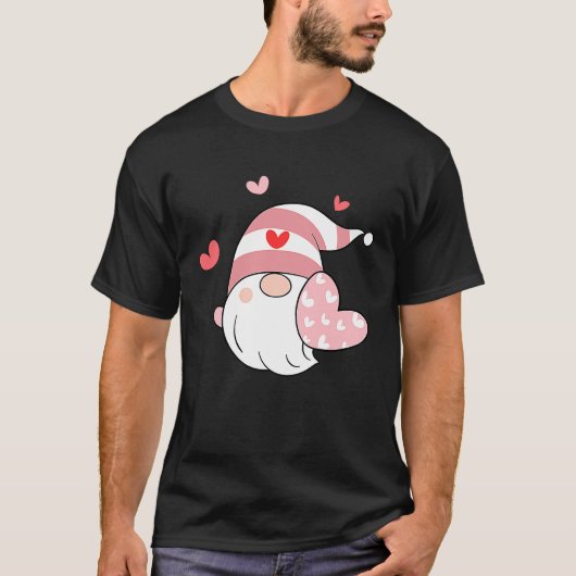 Happy Valentineu2019s Day Gnome with Pink Heart Tシャツ (正面)