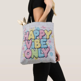 「Happy Vibe Only」とカラフルな文字が書かれたレンガ トートバッグ