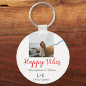 Happy Vibes holiday couple name date wedding red キーホルダー (裏面)