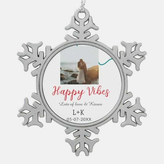 Happy Vibes holiday couple name date wedding red  スノーフレークピューターオーナメント (正面)