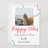 Happy Vibes holiday couple name date wedding red  招待状 (裏面)