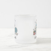 Happy White Cat Knitting Yarn Cute Hobby Drinkware フロストグラスマグカップ (中央)