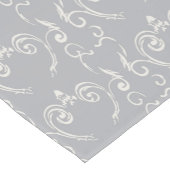Harbor Mist Gray Contemporary Swirl Table Runner ショートテーブルランナー (コーナー)