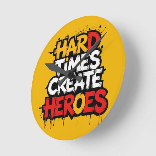 "Hard Times Create Heroes" Typography Sayings ラウンド壁時計 (傾斜)