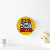 "Hard Times Create Heroes" Typography Sayings ラウンド壁時計 (ホーム)