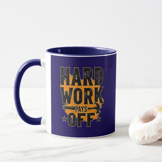 Hard Work Pays Off Bold Typography Labor Day Desig マグカップ (ドーナツ)