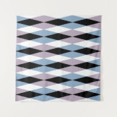 Harlequin Diamond Pattern – 青と埃の多い薄紫 タペストリー (正面(横))