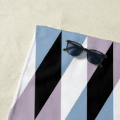 Harlequin Diamond Pattern – 青と埃の多い薄紫 ビーチタオル (インサイチュ)