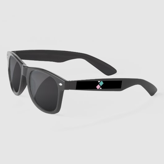 Harlequin Sunglasses （ブラック、アクア、ピンク） サングラス (左)