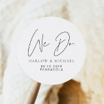 HARLOWミニマモダンリスト私たちは結婚する ラウンドシール<br><div class="desc">ハーローの結婚コレクションは、最先端のモダンフォントとミニマシンプルリストのデザインを備えている。お客様のシンプルに最適。</div>
