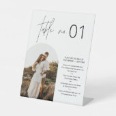 HARLOWミニマリストのテーブル番号(おもしろいファクト8x10) 台座サイン (正面)