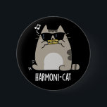 Harmoni-cat Funny Harmonica Cat Pun Dark BG 缶バッジ<br><div class="desc">Harmoni-cat Funny Harmonica Cat Pun features a cute cat playing a cool tune on his harmonica ! Perfect pun gift for family and friends who love cute music cat  puns.</div>
