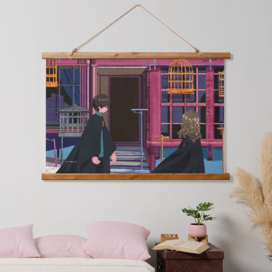 HARRY POTTER™ & Harmioone at Eeylops Owl Emporium 吊り下げ型タペストリー (寝室)