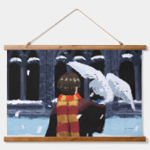 HARRY POTTER™ & Hedwig in the Snow 吊り下げ型タペストリー (正面)