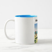 Hastings North Yorkshire海辺のポスター。 ツートーンマグカップ (左)