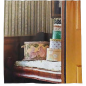 Hatboxes Seen Through an Open Door シャワーカーテン (正面)