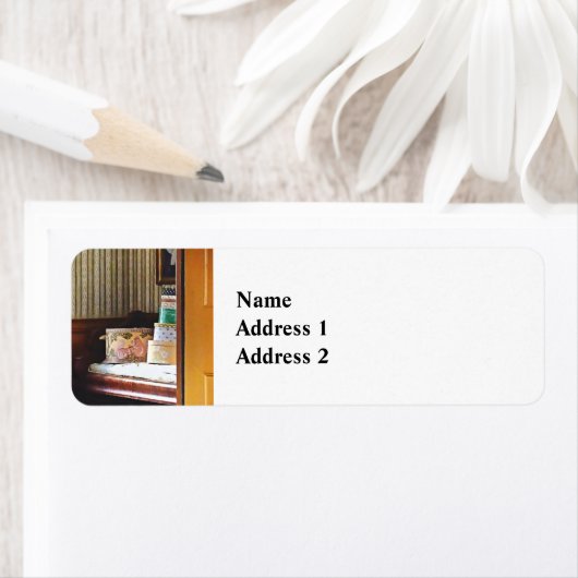 Hatboxes Seen Through an Open Door ラベル (インサイチュ)