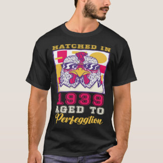 Hatched in 1939 Aged to Perfeggtion Tシャツ