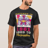 Hatched in 1961 Aged to Perfeggtion Tシャツ (正面)